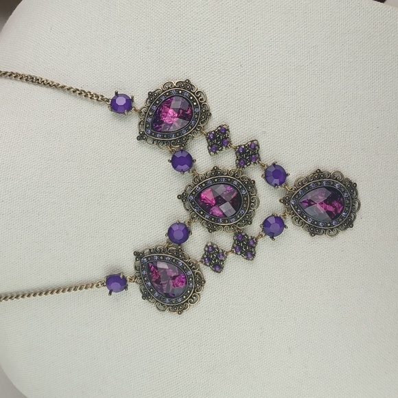 Dazzling Multifacted Victorian Style Purple Jeweled Bib Statement Necklace - Picture 10 of 11